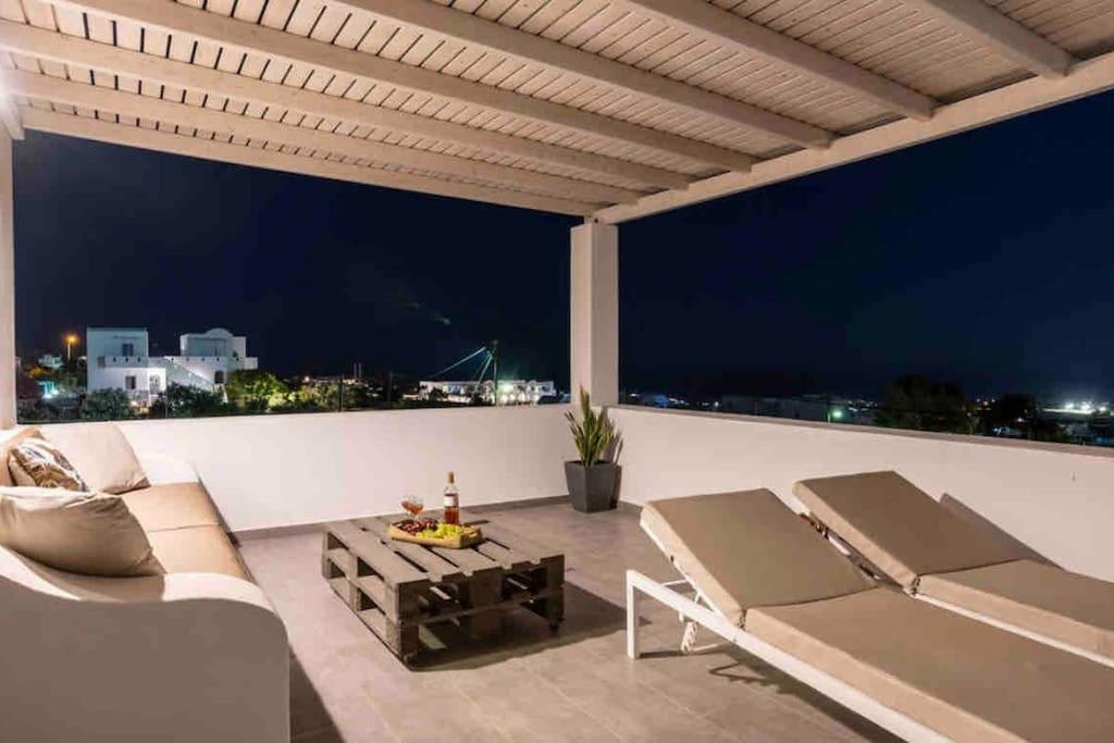 In The Heart Of Fira & Free Pool - Nychteri Suite מראה חיצוני תמונה