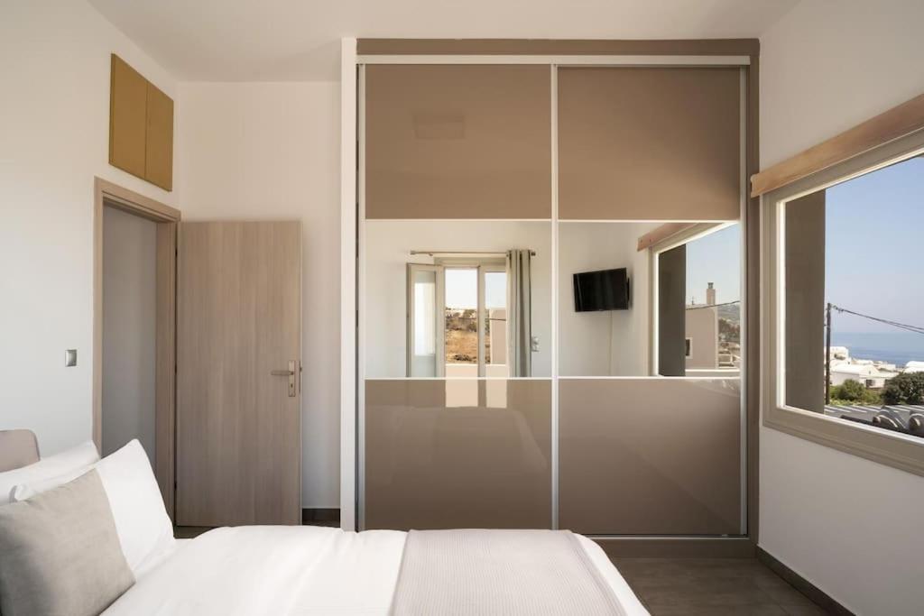 In The Heart Of Fira & Free Pool - Nychteri Suite מראה חיצוני תמונה