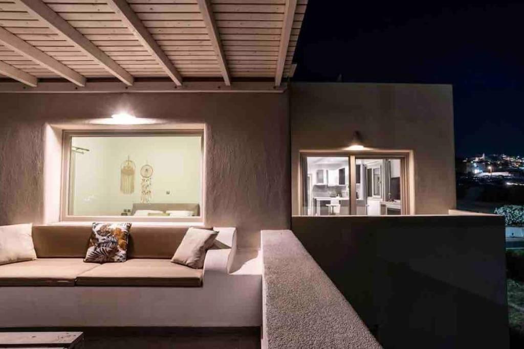 In The Heart Of Fira & Free Pool - Nychteri Suite מראה חיצוני תמונה