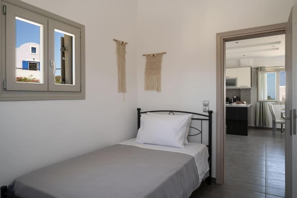 In The Heart Of Fira & Free Pool - Nychteri Suite מראה חיצוני תמונה