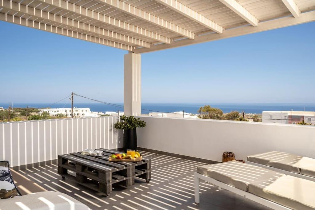 In The Heart Of Fira & Free Pool - Nychteri Suite מראה חיצוני תמונה