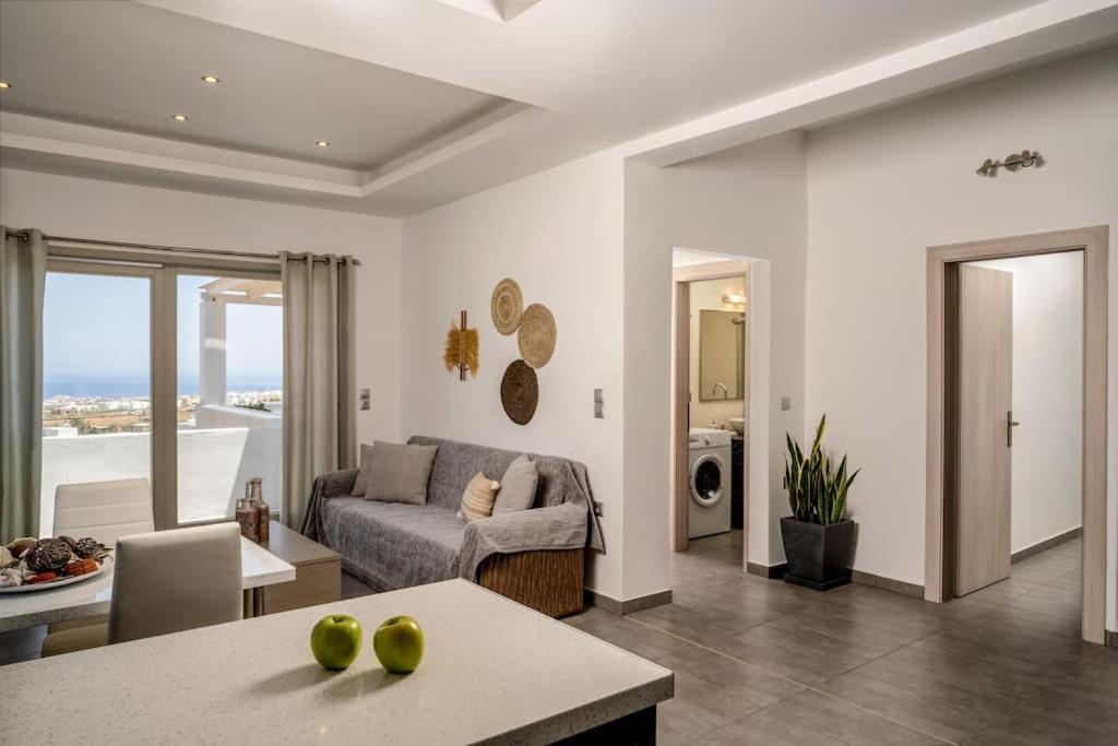 In The Heart Of Fira & Free Pool - Nychteri Suite מראה חיצוני תמונה