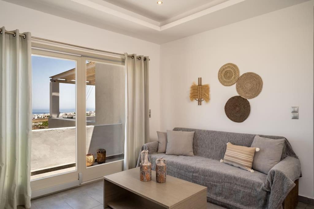 In The Heart Of Fira & Free Pool - Nychteri Suite מראה חיצוני תמונה