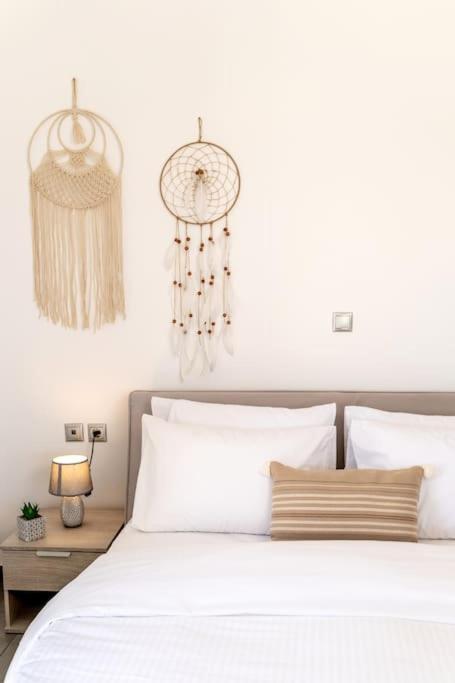 In The Heart Of Fira & Free Pool - Nychteri Suite מראה חיצוני תמונה