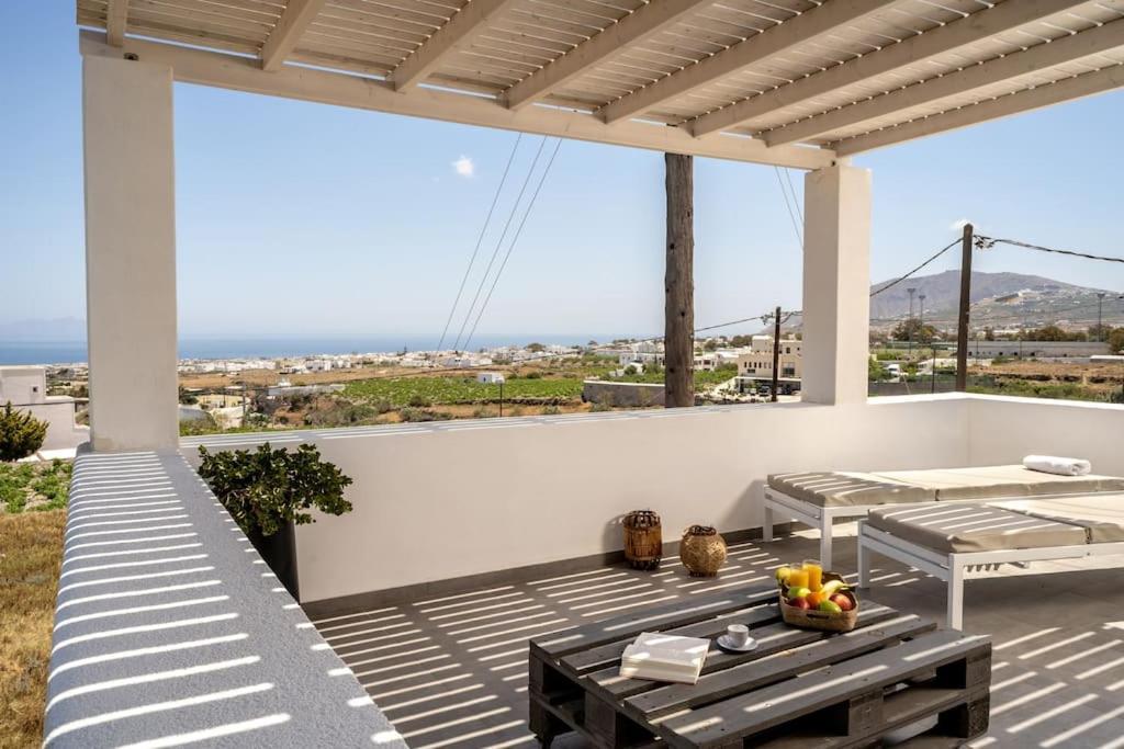 In The Heart Of Fira & Free Pool - Nychteri Suite מראה חיצוני תמונה