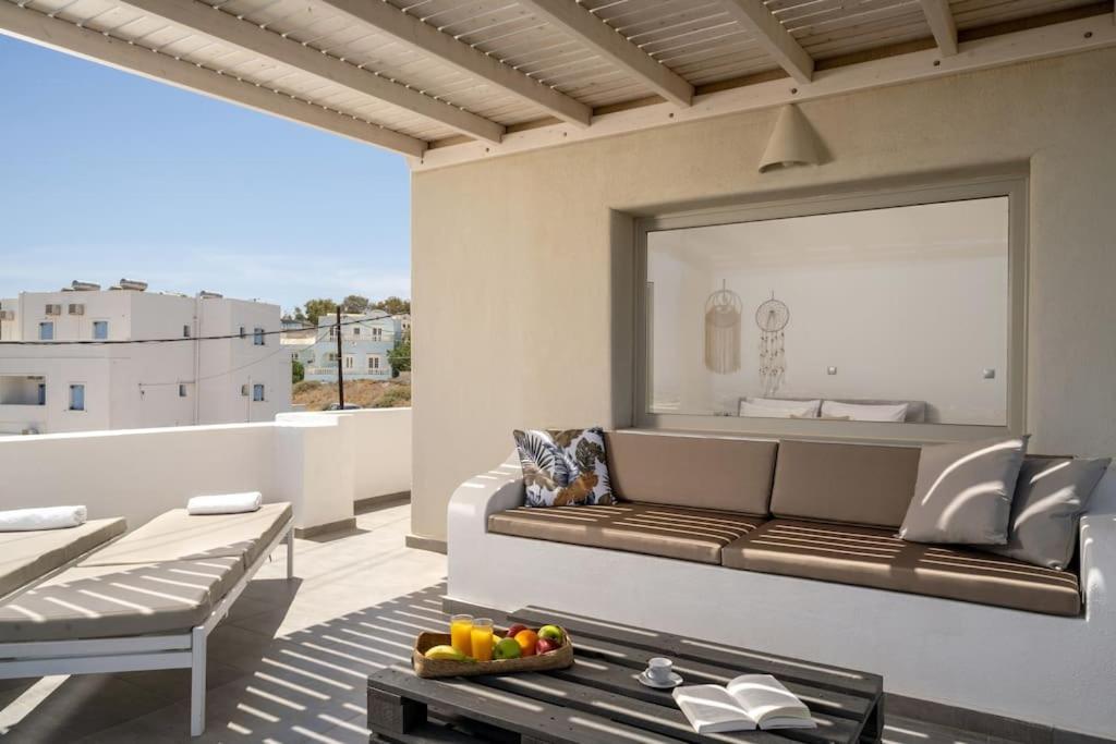 In The Heart Of Fira & Free Pool - Nychteri Suite מראה חיצוני תמונה