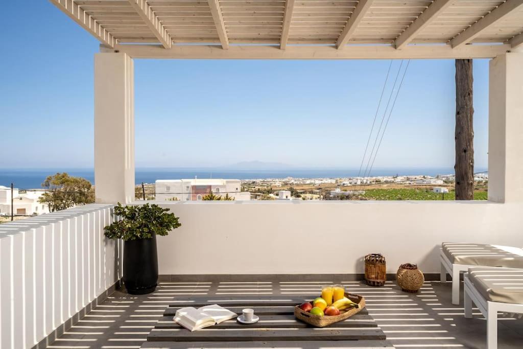 In The Heart Of Fira & Free Pool - Nychteri Suite מראה חיצוני תמונה